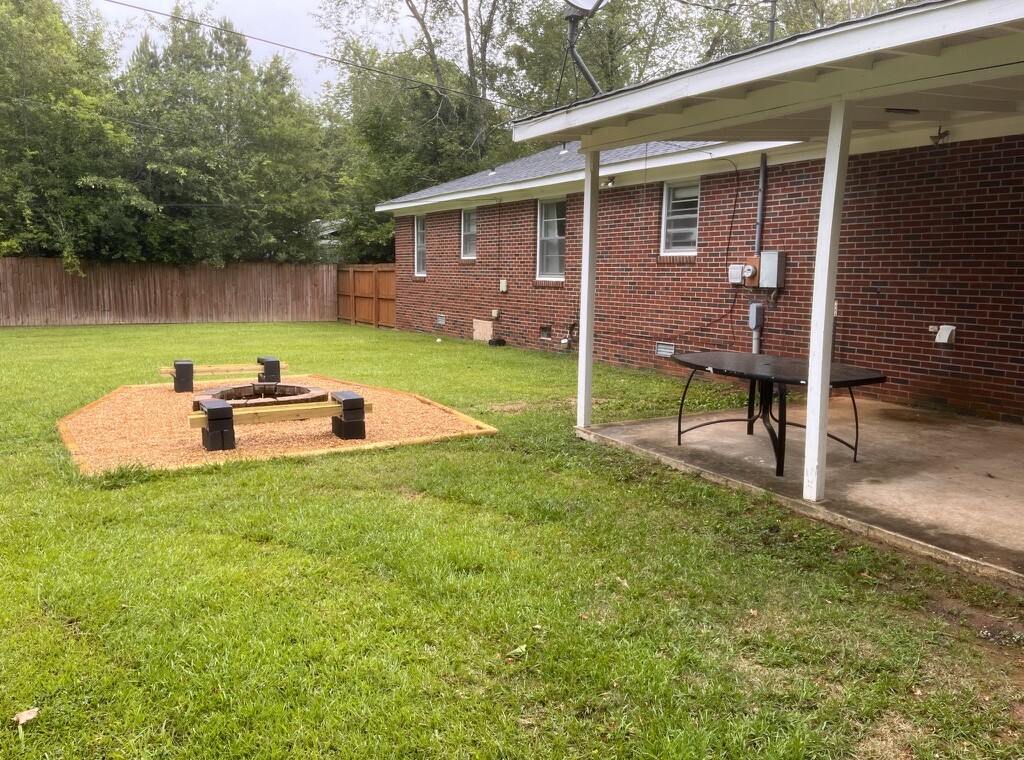 Cagle backyard sitting area